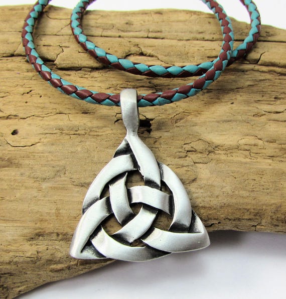 Celtic Knot Necklace, 41x32mm Triangle Knot Pendant, 3mm Custom