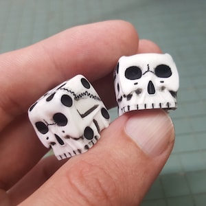 Skull Dice Pair – Handmade in USA – D6 Bone Dice for DnD, RPG, D&D, Board Games, Custom Gaming Dice, Dungeons and Dragons