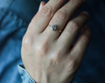 14K gouden ring alexandriet – van kleur veranderende edelsteen, verlovingsring en belofte
