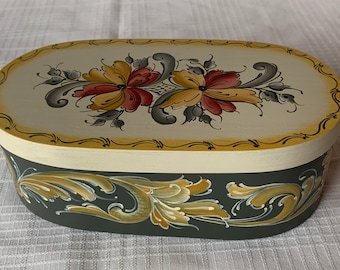 Delicate Oval Ivory and Olive Green Bentwood Box Hand Rosemaled With Traditional Style Telemark Rosemaling