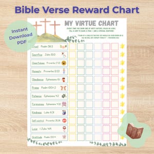 Könnte beinhalten: Ein druckbares Bibelvers-Belohnungsdiagramm mit dem Titel "Bible Verse Reward Chart" und "My Virtue Chart". Das Diagramm enthält Felder zur Verfolgung von Tugenden wie Vertrauen, Opferbereitschaft und Freundlichkeit. Es enthält Illustrationen und sternförmige Belohnungsfelder.