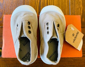 erste spaziergänger neugeborene polka schuhe dots spitze an turnschuhe baby