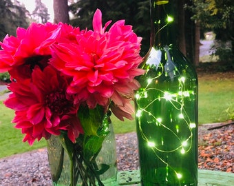 Luzes para garrafas de vinho. Centros de mesa iluminados para garrafas de vinho. Decoração de casamento. Decoração de casa.