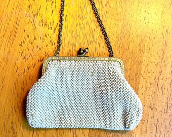 Small 1920s Art Deco Glass Beaded Chain Coin Purse, Flapper Style Evening Bag, Kiss Lock