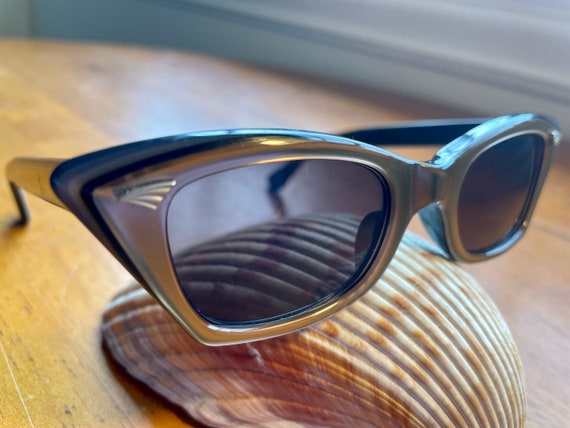 NOS unused 50s 60s brown cat eye sunglasses