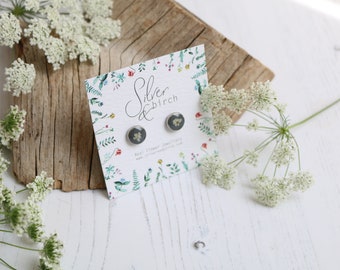 Grau weiße Blume Ohrstecker Edelstahl nickelfrei Geschenk für Sie unter 20 Jahrestag Schmuck Muttertag Weihnachtsgeschenk