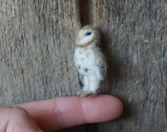Miniatuur naaldvilten kerkuil – realistische microuil