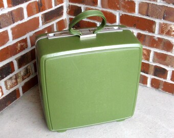 1960s Samsonite SENTRY vanity case -Avocado GREEN -RARE- loop handle -makeup -cosmetic -carry on -vintage luggage -retro luggage- preowned