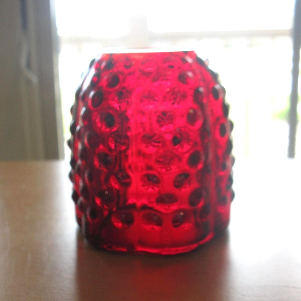 Lámpara de hadas Fenton Ruby RED, solo la parte superior, portavelas de cristal con relieve, portavelas vintage para velas de té, 7,6 cm de alto, de segunda mano, sin astillas ni grietas, década de 1970.