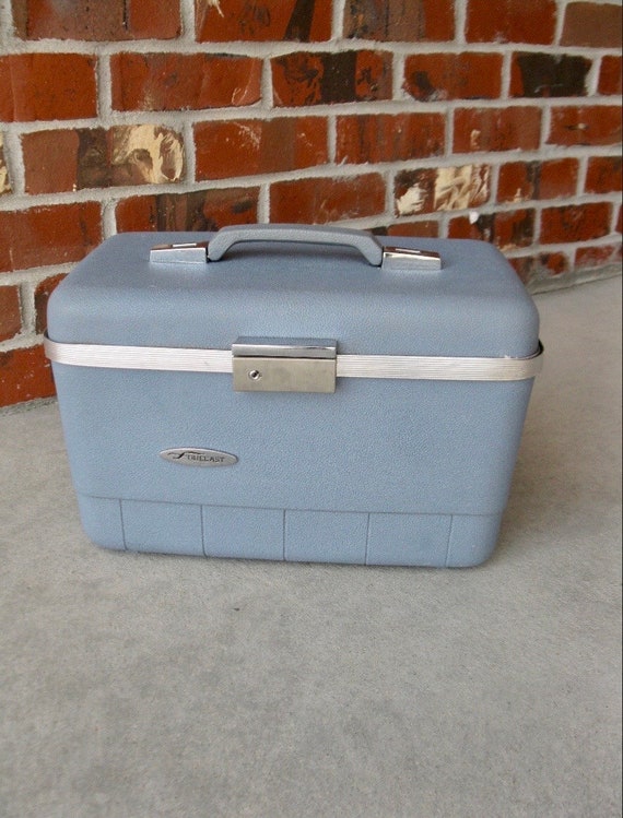 NICE 1960s /70s BABY BLUE Forecast train case by S