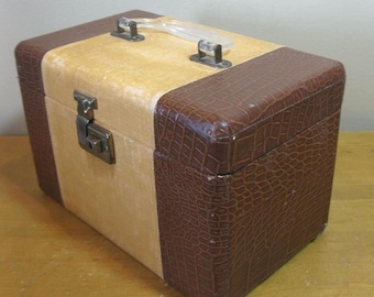 Shabby train case- TWEED -cosmetic case - overnight case - plastic handle - doll case - covered wood - full size mirror- 1940s
