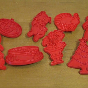 Complete set TUPPERWARE Holiday Cookie Cutters -Set of 8 -red plastic cookie cutters- holiday baking -retro kitchen -1970s