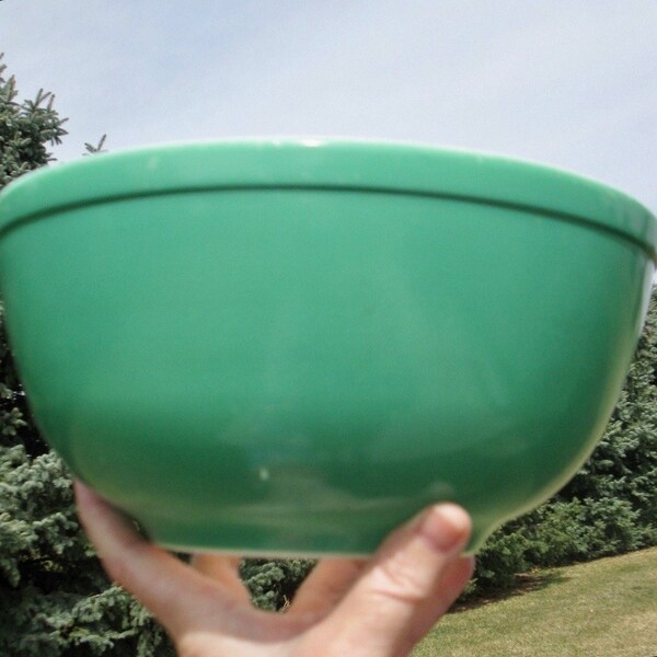 LRG Pyrex Primary JADE GREEN mixing bowl -#403 -2 1/2 quart -1950s -milk glass -round serving bowl -vintage Pyrex nesting bowl -preowned