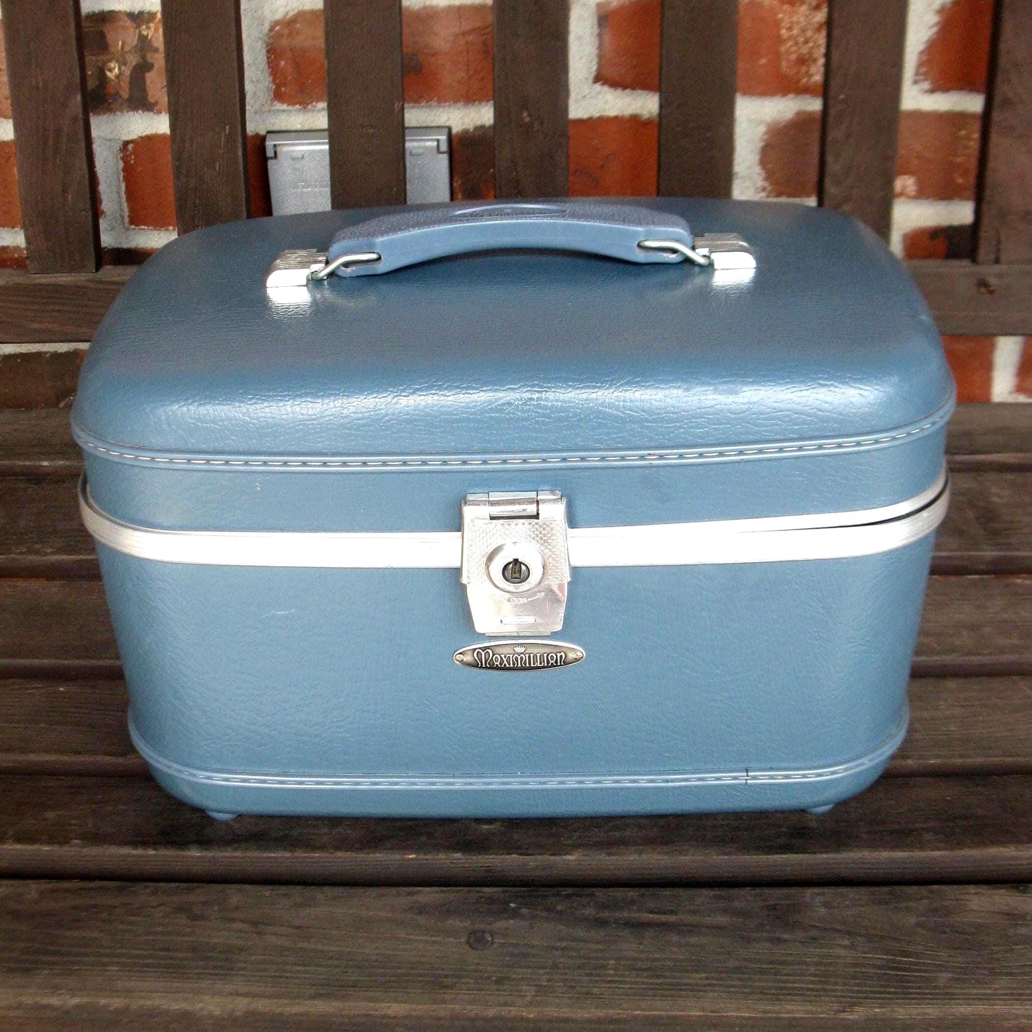 Vintage‎ wig/hat travel case hard plastic 1960s Baby Blue Plastic Vintage Hat Boxes for sale | eBay main image 2