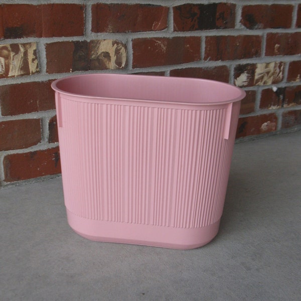 Rubbermaid PINK waste basket -Dusty mauve pink -vintage oval waste basket -ribbed -ridged -retro plastic trash can -10 1/2" tall - 1980s