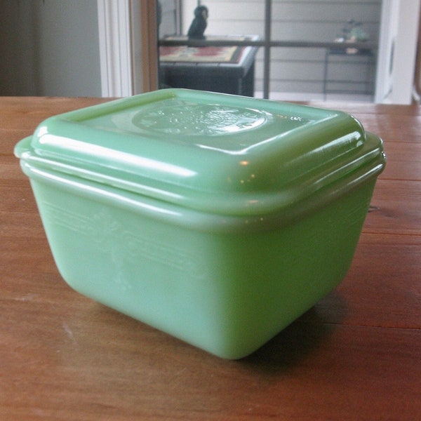 FIRE KING Jadeite Refrigerator dish w/ lid --FireKing ovenware -vtg green refrigerator jar -1950s -Jadite  -Philbe small leftover- as is