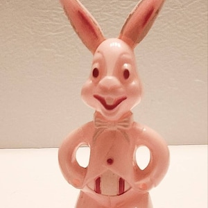 Vintage Rosbro Hard Plastic Pink Easter Bunny Rabbit On Wheels Lollipop Holder-1950&#39;s -- #EE25