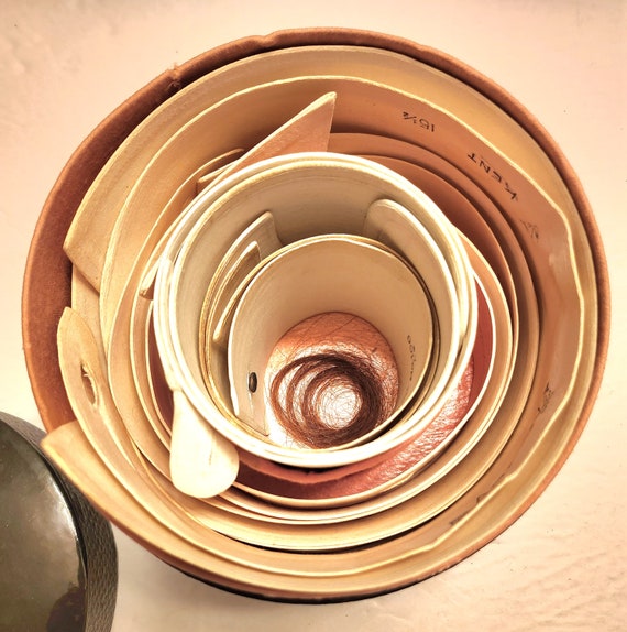 Antique Men's Collars & Cuffs In Its Original Elegant… Gem