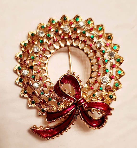 Vintage Gold Tone & Tiny Rhinestones Wreath With A