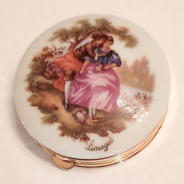 Limoges Vintage "Courting Colonial" Design Unused Compact -- #11876