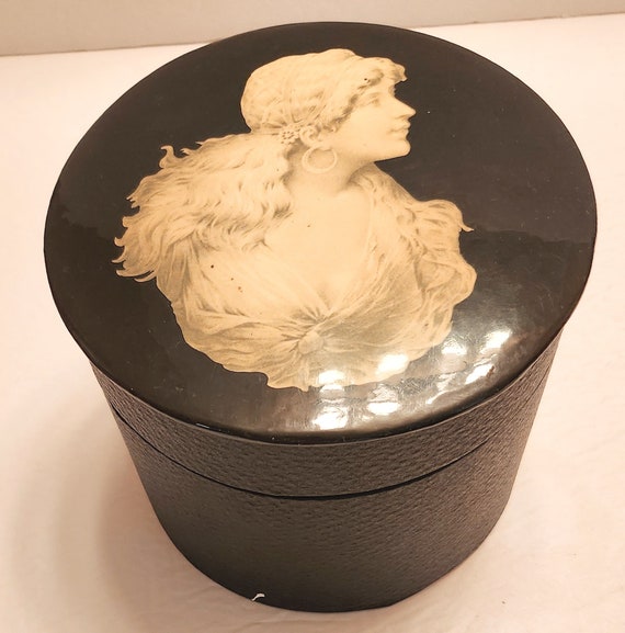 Antique Men's Collars & Cuffs In Its Original Elegant… Gem