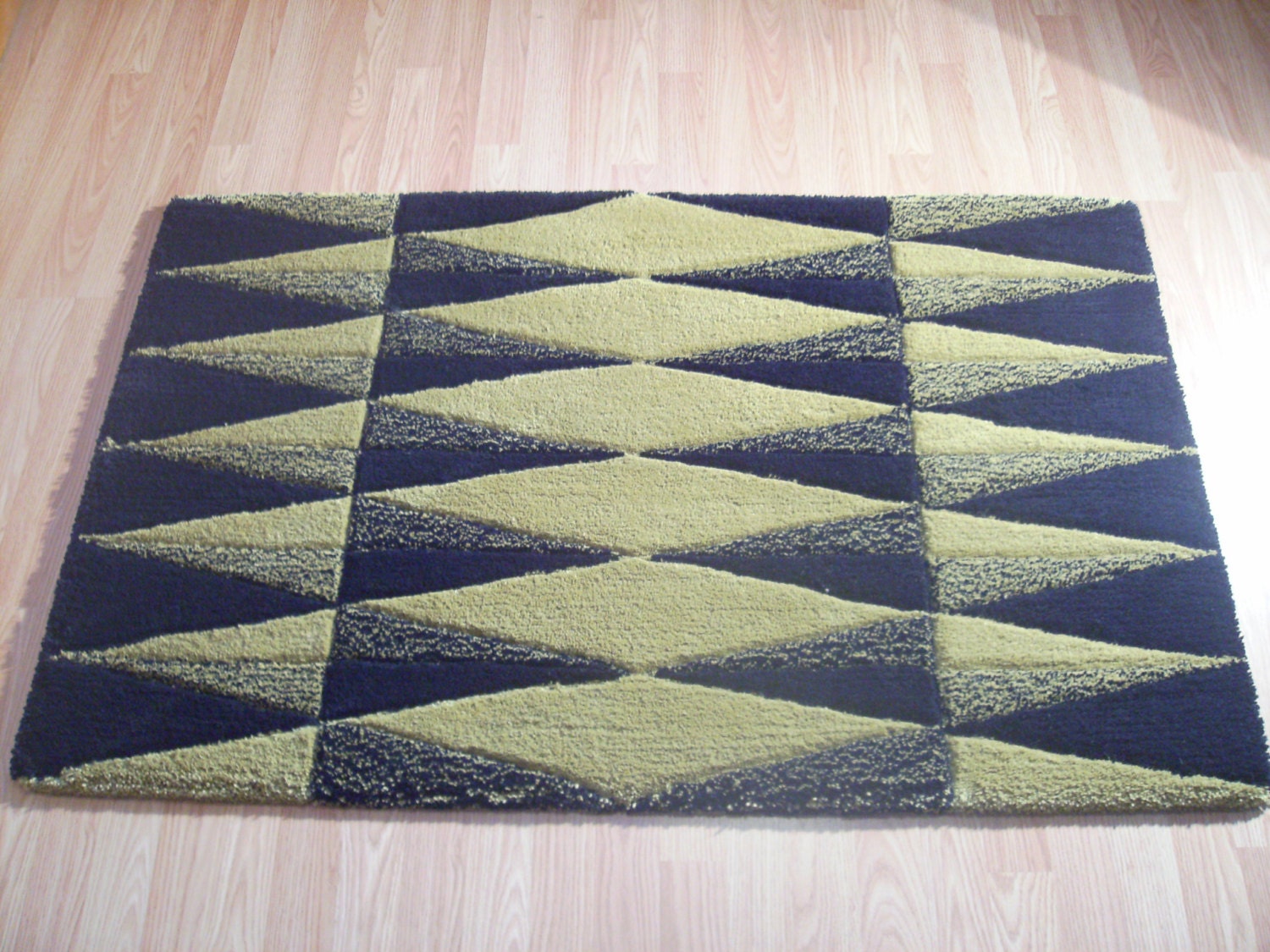 Rug - Tapis en Laine Noire et Or Fabriqué à La Main Aux États-Unis Triangle Géométrique