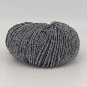 Wool #822 Knitting yarn 100% Australian Merino Wool spun in Italy, 1 oz.3/4 ( 50 g), 131 yards (120 m) Golden Fleece Prato