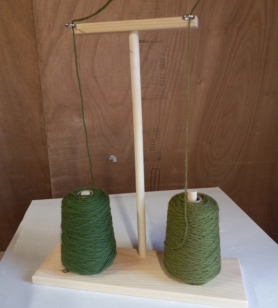 Yarn holder for the rug tufting with the tufting gun