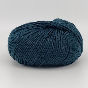 Wool # 815 Knitting yarn 100% Australian Merino Wool spun in Italy, 1 oz.3/4 ( 50 g), 131 yards (120 m) Golden Fleece Prato