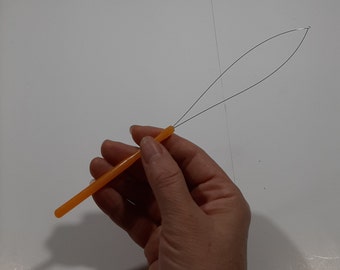 Threader for pulling the yarn through the feeder of the tufting gun/manual tufting tool