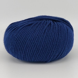 Wool #823 Knitting yarn 100% Australian Merino Wool spun in Italy, 1 oz.3/4 ( 50 g), 131 yards (120 m) Golden Fleece Prato