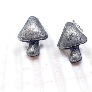 Mushroom Earrings, Vintage Silver Mushroom Post Earrings, MOD Fungi Studs, Dainty Minimalist Earrings, Little Silver Fungi Earrings (E1438)
