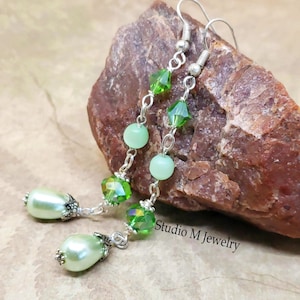 Pendientes verde lima, pendientes colgantes de cristal verde esmeralda, joyas de ojo de gato verde menta, pendientes de verano, joyas de plata y verde (E327)