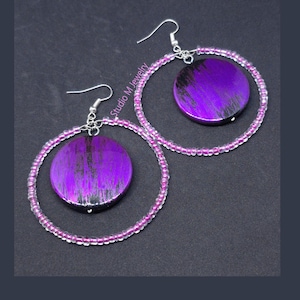Rosa und violette Ohrringe, gebürstete violette schwarze Ohrringe, violette Creolen, schwarze gebürstete runde Ohrhänger, violette (E284)