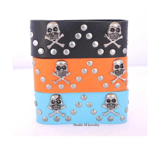 Skull & Crossbones Bracelet: Vintage Gothic Halloween Jewelry, Turquoise Skull Bracelet, Skull And Crossbones Jewelry, Skull Snap Bracelet