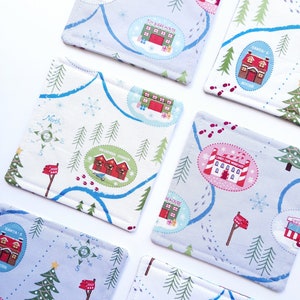 Omkeerbare kerstonderzetters set - dubbelzijdige feestelijke onderzetters - onderzetters van puur katoen - kerstdecor - Santa Land Map - grijs - crème