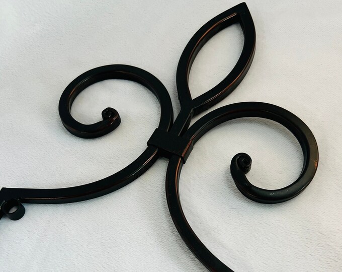 3 Plate Black Metal Vertical Wall Mount Plate Holder, Holds 3 Plates