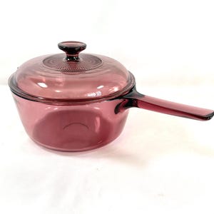2.5 Liter Cranberry Vision Corning Glass Pan with Lid, Long Handle with Short Grip Handle on Opposite Side, Pyrex Vision Corning Made in USA