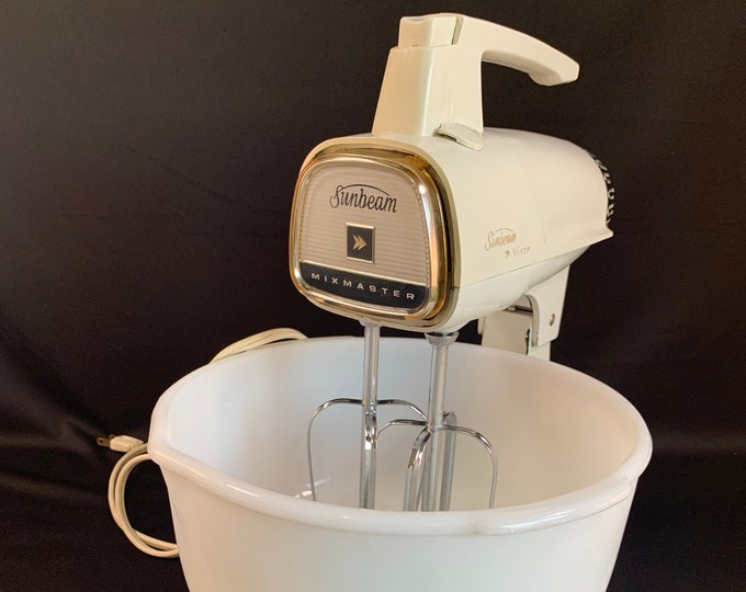 Sunbeam Mixmaster Vista Stand Mixer With Large Milk Glass Bowl in