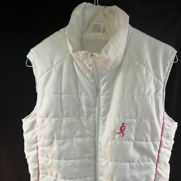 Susan G Komen White Quilted Vest, Zipper Front, 2 Zipper Side Pockets, Classic Pink Ribbon, Size Women's Medium, Good Gently Used Condition.