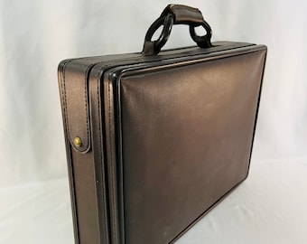 Vintage Hartmann Briefcase/Luggage, Multiple Compartments, Removable Inserts, Hidden Release Openings, Study Well Made Vintage Piece