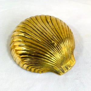 Large Shell Dish Solid Brass In Great Condition, Use for Decoration, Centerpiece Fruit Bowl, Flower Bowl