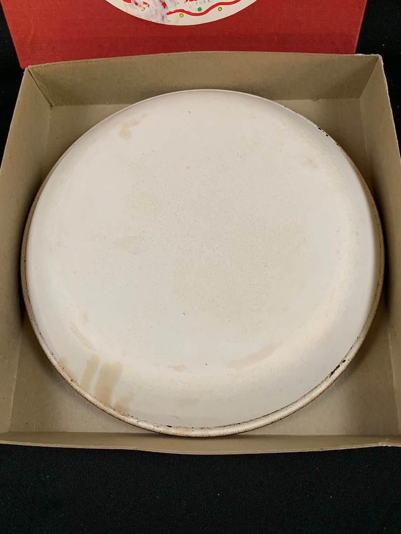 Pfaltzgraff Pennsylania Dutch Pie Plate in Original Box Makes image 3