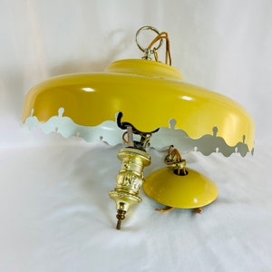 Mid Century Metal Pendant Lamp with Scallop Edging, Excellent Vintage Condition, Classic Retro Style Pendant Light