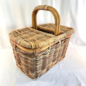 Unique Thick Wicker Picnic Basket with Removable Lid That Fits Over Handle , Use for Picnic, Sewing or Knitting Items, Retro Roomy Basket