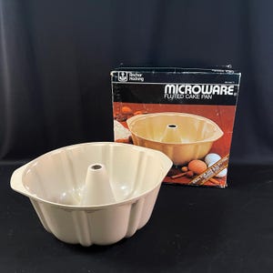 New/Vintage Anchor Hocking Microware Fluted Cake Pan, Removable Cone In Original Box New Never Used.