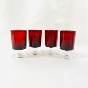 4 oz. Set of 4 Ruby Red Luminarc Arcoroc Wine Glasses Red with Clear Glass Base, Great Condition, No Chips or Cracks