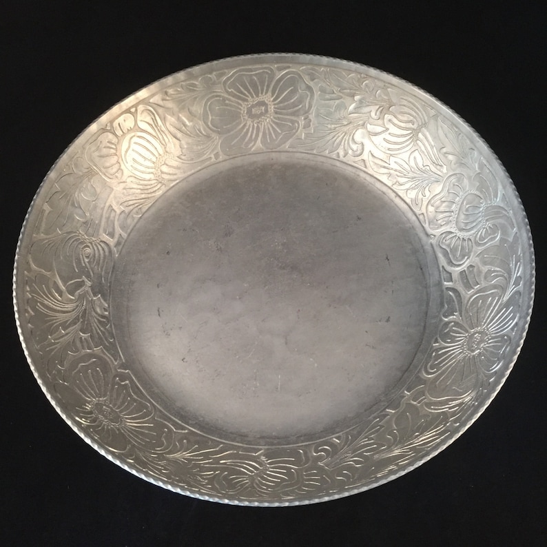 Large Bowl with Matching Serving Utensils Hand Forged Everlast Metal Salad Bowl Set