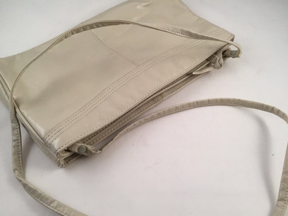 Vintage Bueno Off White Handbag/Shoulder Bag, Lig… - image 4