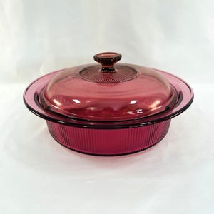 2.5 Quart Corning Vision Cranberry Bowl with Lid, Ribbed Side and Lip Edge, 2.5 Quart/2.5 Liter, V-33-B, Oven, Microwave, Range Top, Freezer